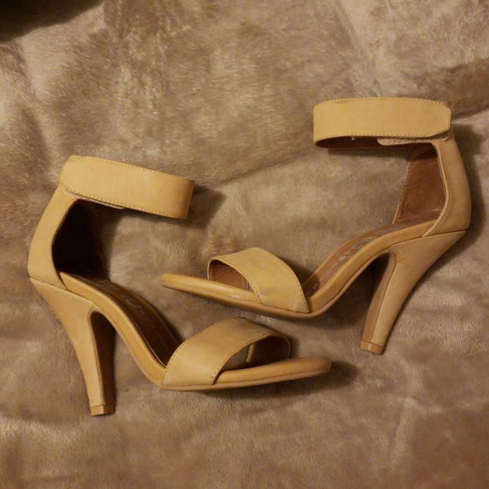 BRAND NEW, Jeffrey Campbell "Hough" sandal heels